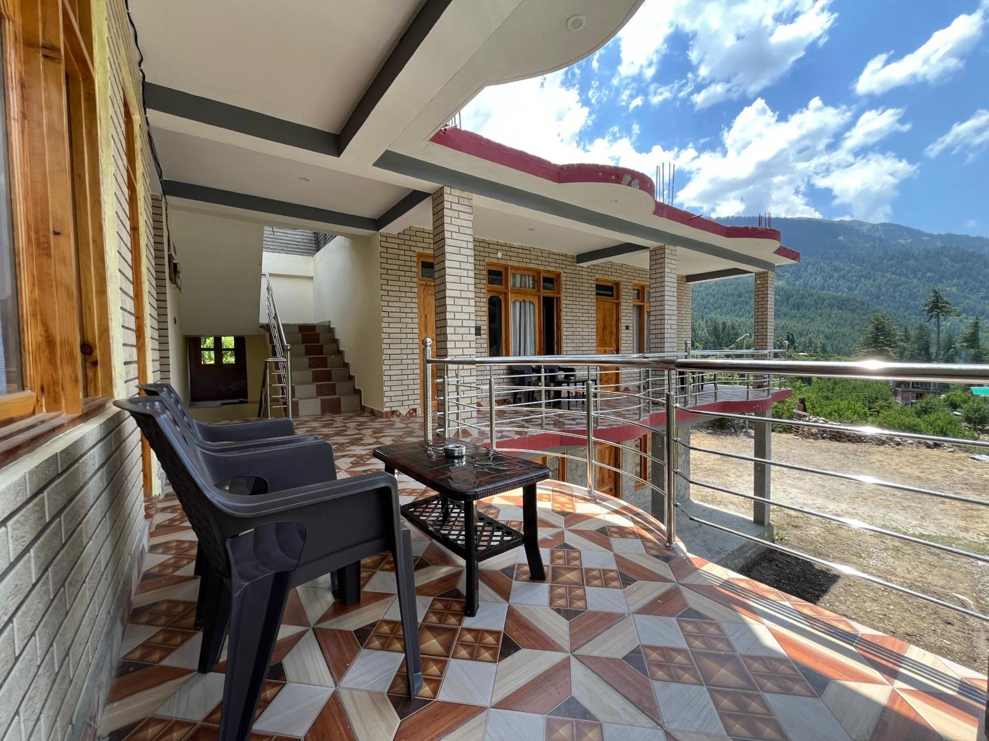 Golden Luck Mann Cafe Hotel Kalgha Екстериор снимка