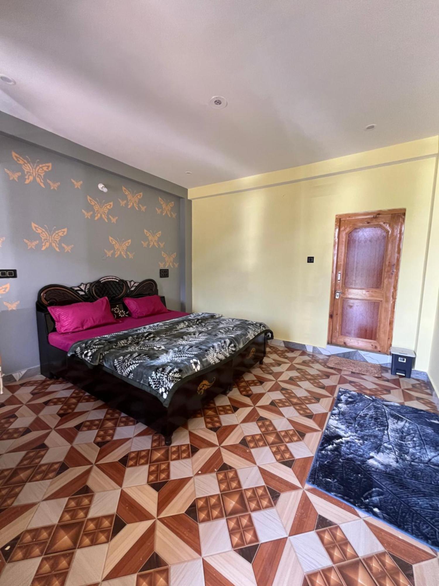 Golden Luck Mann Cafe Hotel Kalgha Екстериор снимка