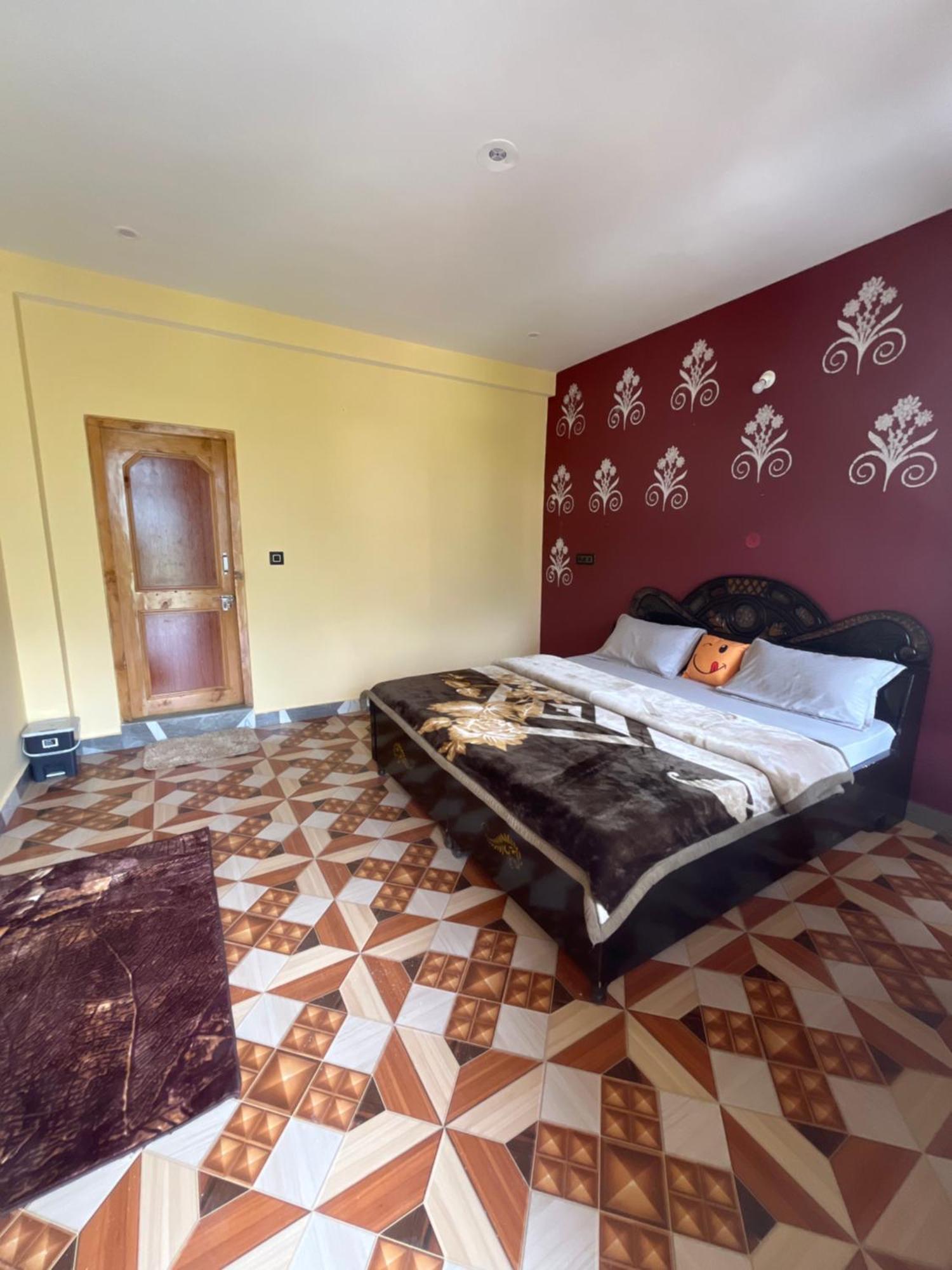 Golden Luck Mann Cafe Hotel Kalgha Екстериор снимка